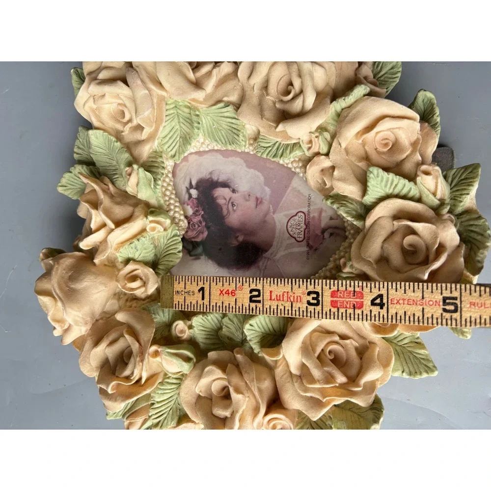 Vtg 1991 United Design Fancy Frames Heart Bouquet 3D Rose Floral‎ Picture Frame